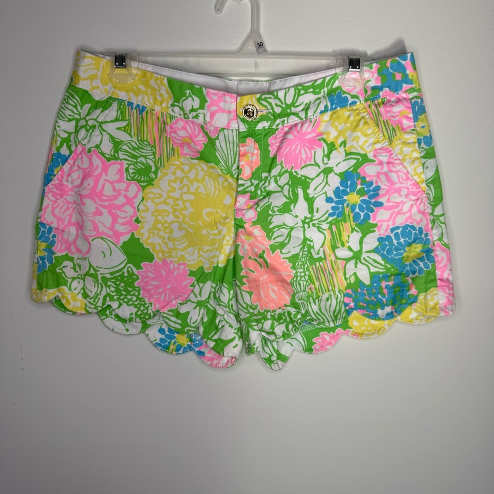 M13 Lilly Pulitzer Scalloped Hem Hibiscus Floral Buttercup Resort Tennis Shorts - Picture 2 of 5